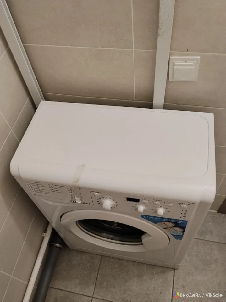 Стиральная машина Indesit iwud4085(новая)