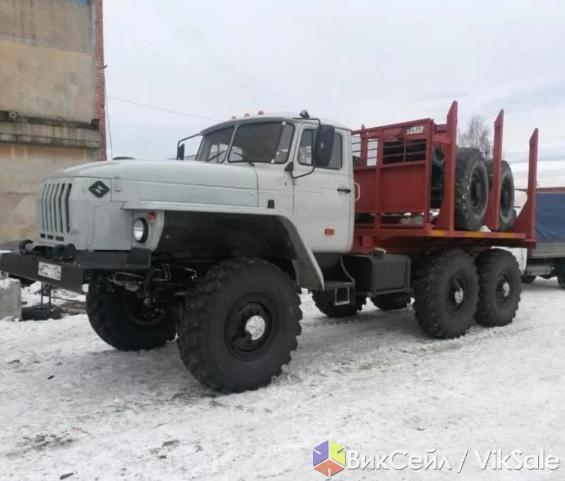 Лесовоз Урал 43204 с новой площадкой на стандартном шасси