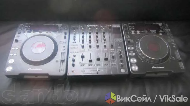 Pioneer CDJ-1000mk2 (2 шт.) и микшер DJM-800 — комплект для диджея