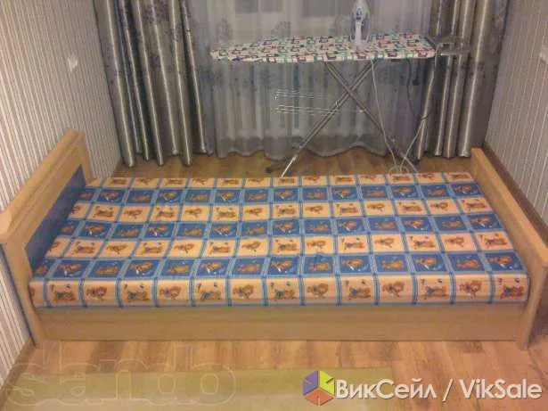Кровать-тахта с ящиком для хранения, почти новая