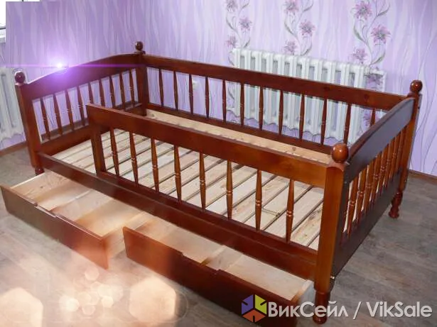 Кровати из натурального массива дерева