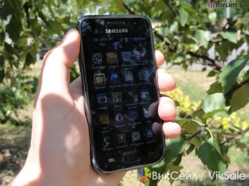 Samsung Galaxy S с аксессуарами