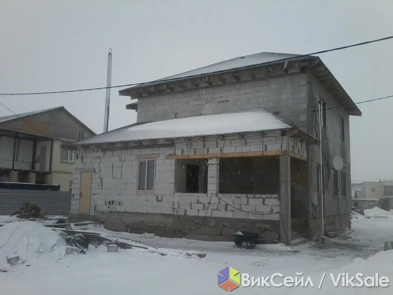 Участок с двухэтажным коттеджем в Восточном Ильинке