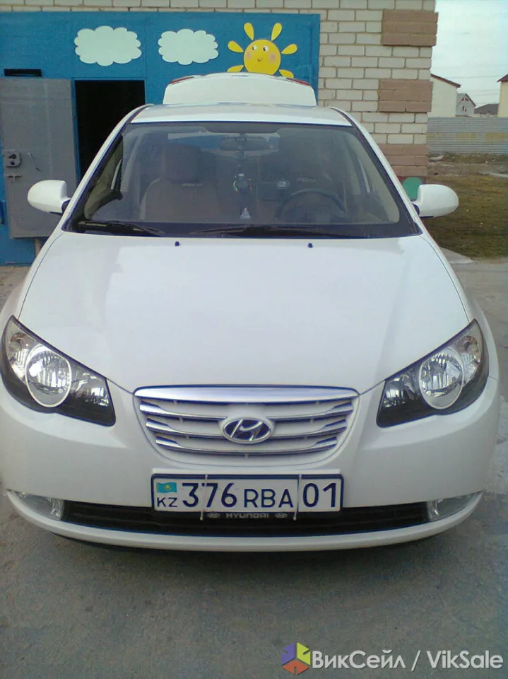 Hyundai Elantra 2010, 1.6 АКПП, белый