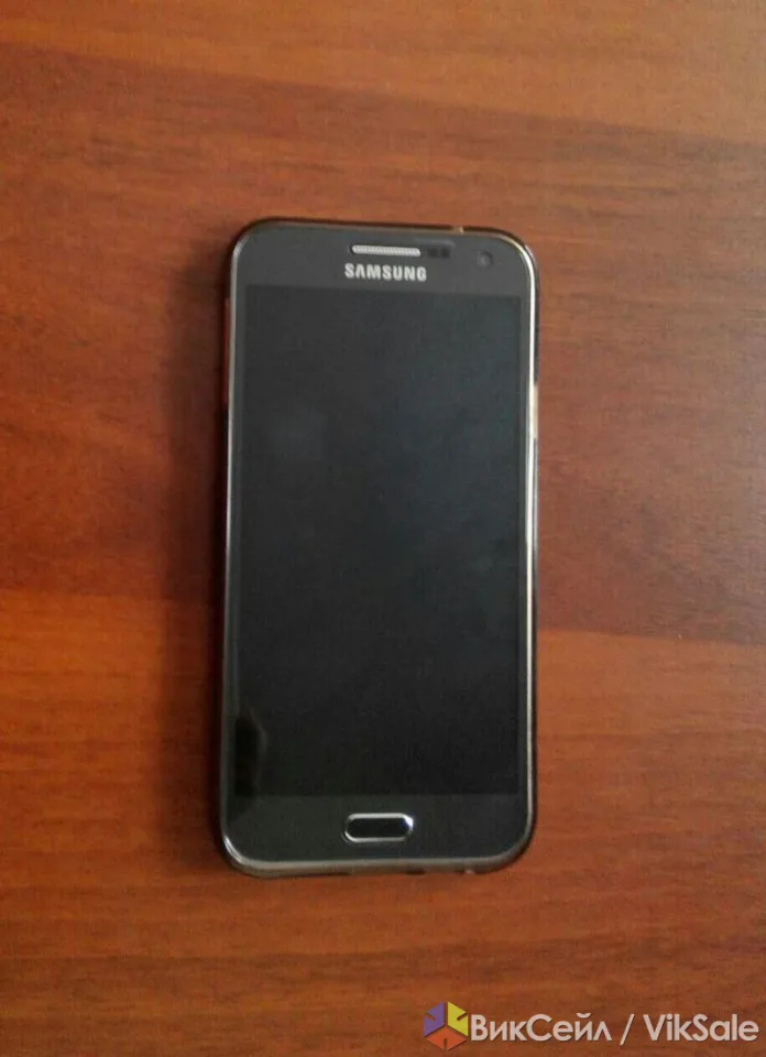 Смартфон Samsung E5 в отличном состоянии