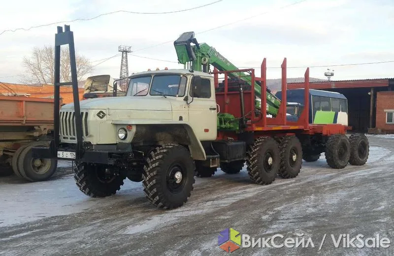 Лесовоз Урал 43204 с манипулятором Атлант-С 90 и роспуском