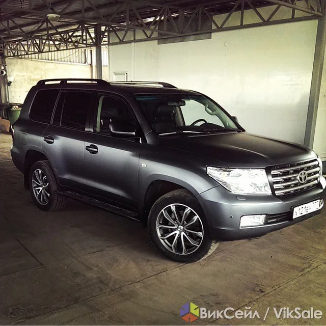 Серый матовый винил — популярная плёнка для авто