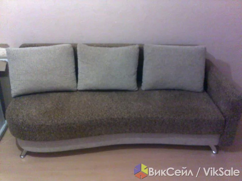Удобный раздвижной диван с нишей для хранения