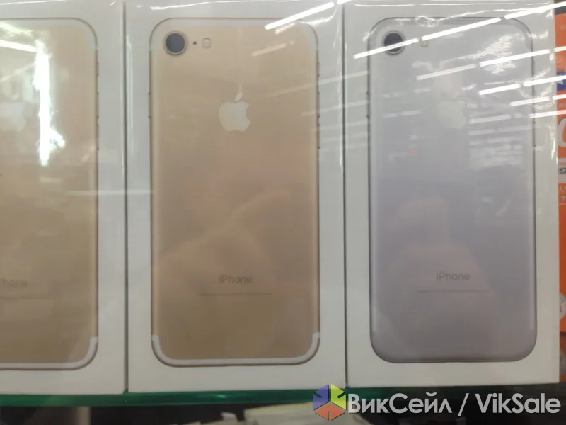 iPhone 7 32GB, в подарок защитное стекло