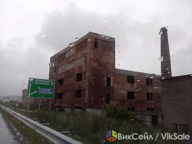 Промзона в Щучинске: участок 0.4 га с промзданием 1800 кв.м
