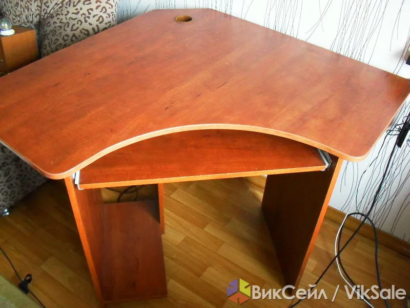 Угловой компьютерный стол, коричневый