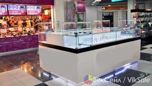 Торговая витрина из ЛДСП и стекла, островок