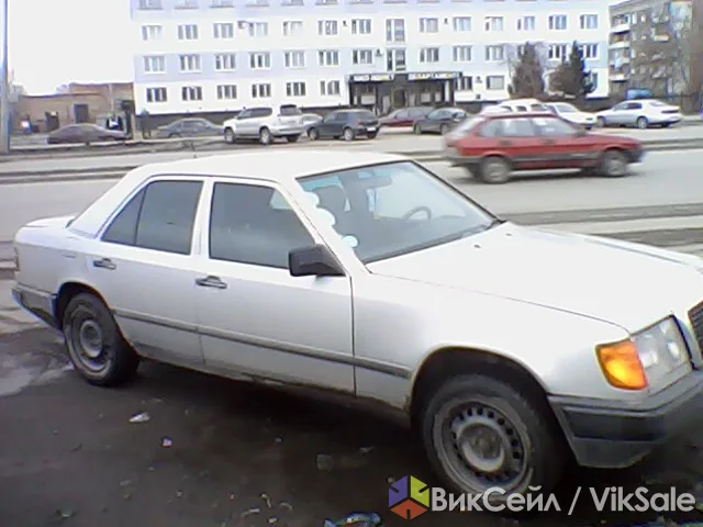Mercedes-Benz W124 2.6 механика, серебристый металлик