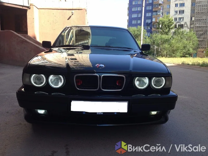 BMW 520 1995 года, черный, на ходу — надежный седан