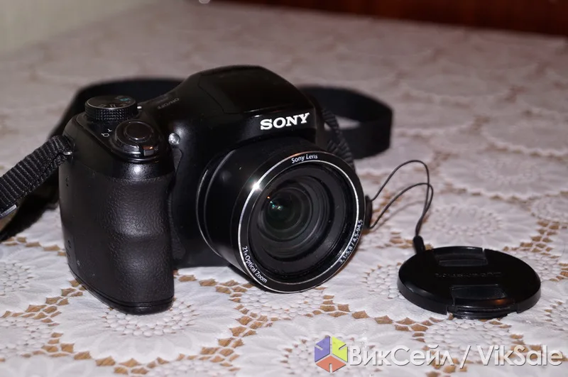 Цифровой фотоаппарат Sony DSC-H100