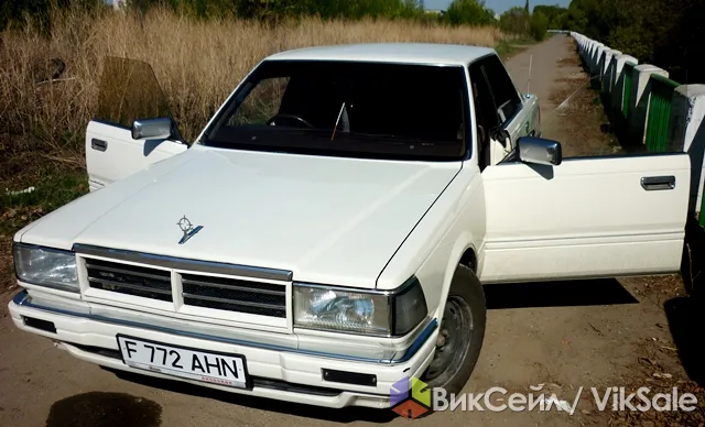 Nissan Cedric 1987, 2.0 AT, бежевый