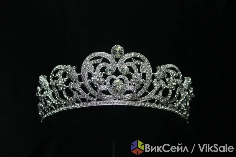 Свадебные диадемы, тиары и короны — большой выбор в наличии