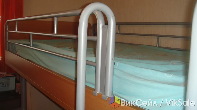 Комплект мебели: кровать-чердак с рабочим столом и шкафом