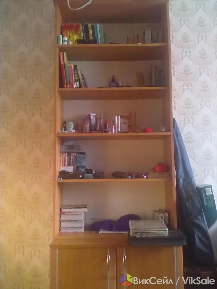 Книжные полки с тумбами, 2 шт., отличное состояние