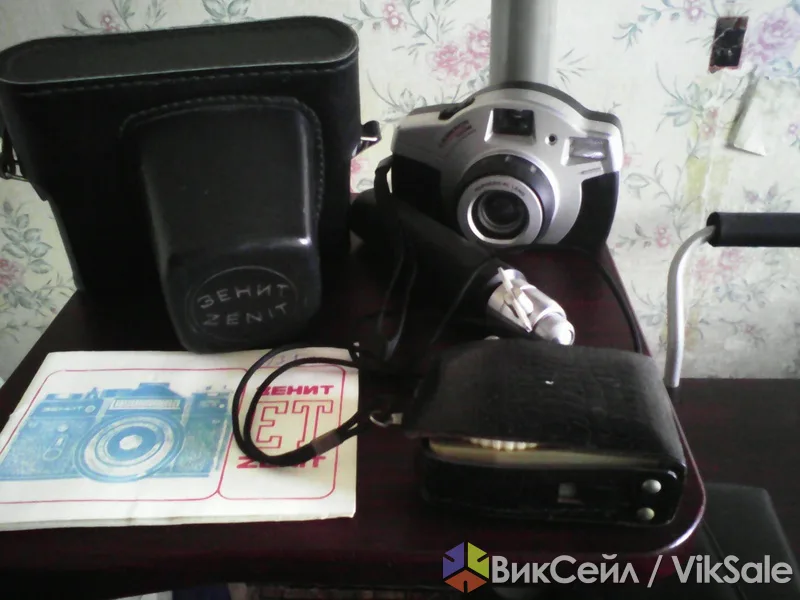 Фотоаппарат Зенит, модемы Acorp и D-Link, подставка и экспонометр