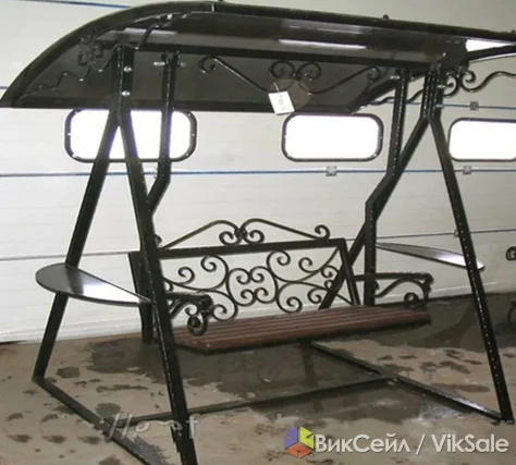Кованые качели для сада и дачи