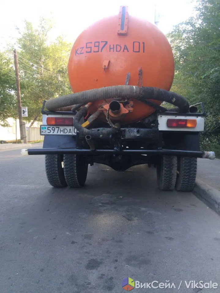 Услуги ассенизаторской машины: откачка септиков, доставка воды