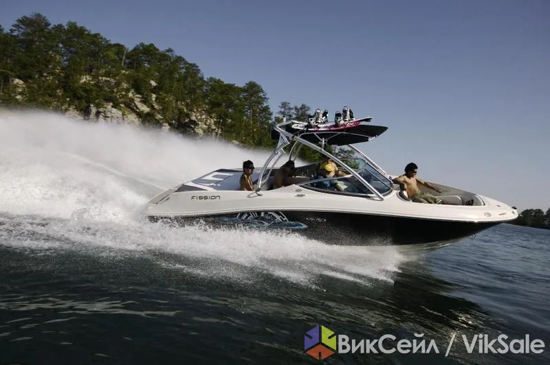 Спортивный катер Sea Ray 230 Select Fission, 2008 г.