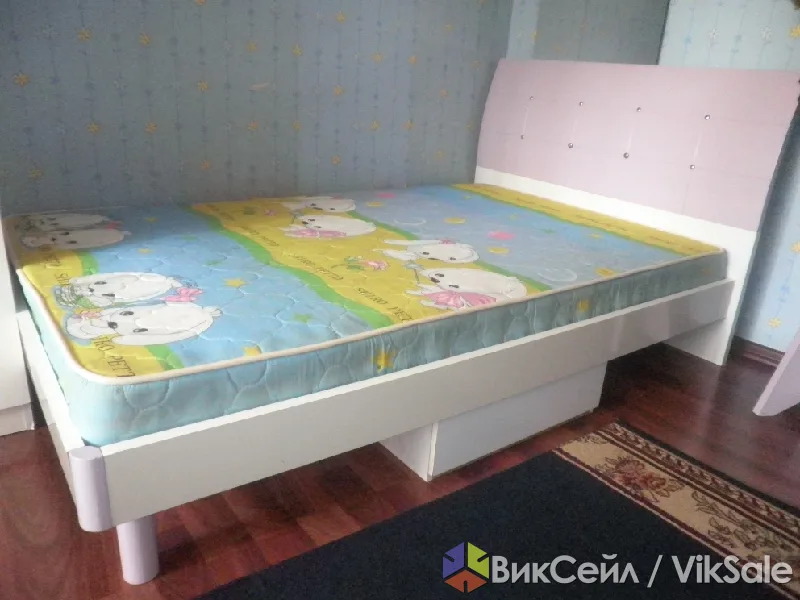 Детская кровать с матрасом и ящиком, бело-сиреневая