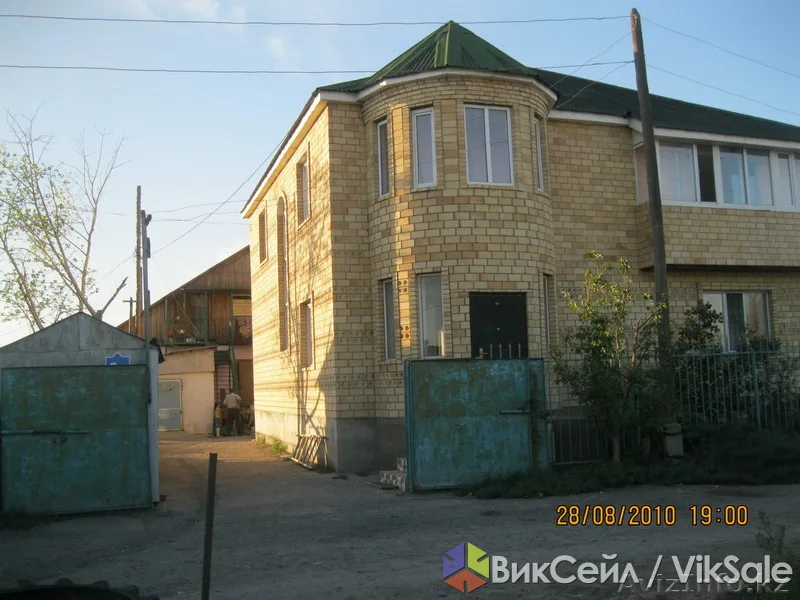 Два двухуровневых дома с баней и участком 8 соток
