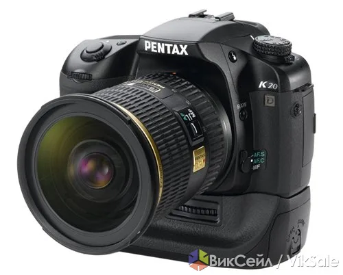 Pentax K20D с батарейной ручкой и объективом