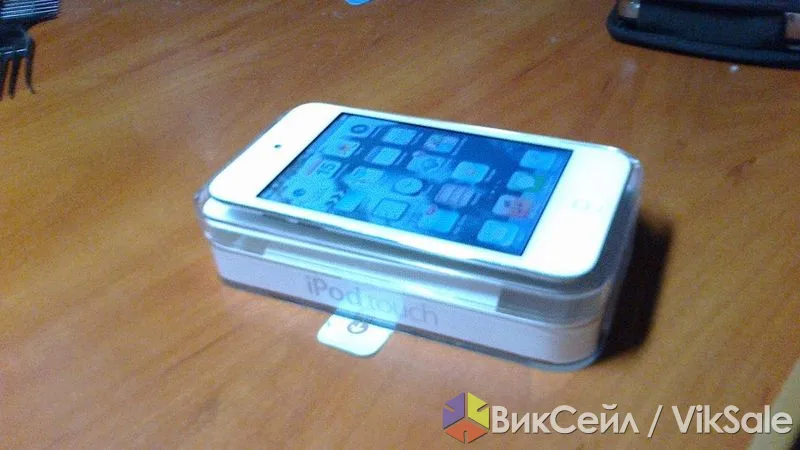 iPod Touch 4, 8Gb, белый, в отличном состоянии
