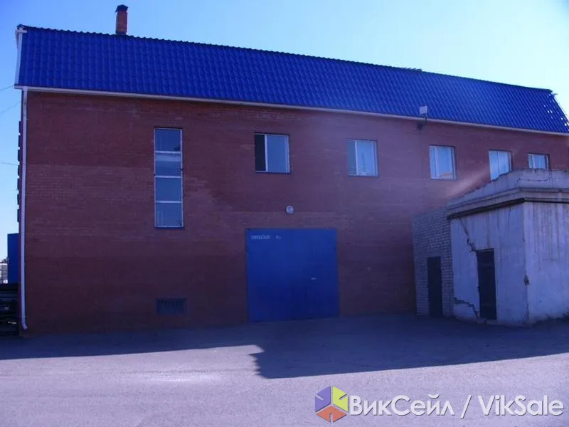 Административное здание со складом и бильярдным залом, 900 м²