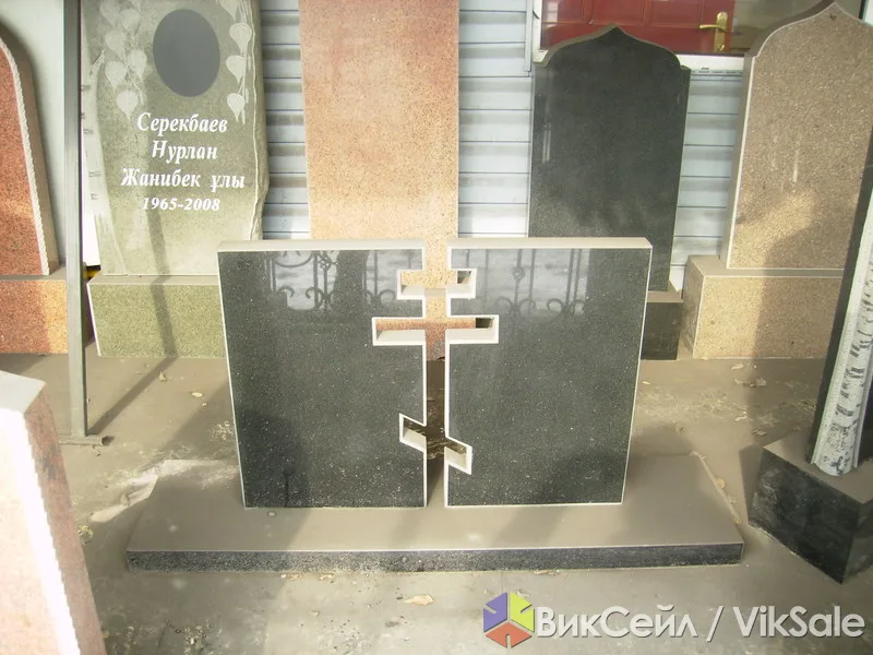 Установка памятников из гранита, оградки, оформление могил