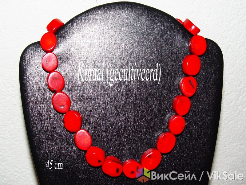 Коралловые бусы с серебряным замком, авторская работа