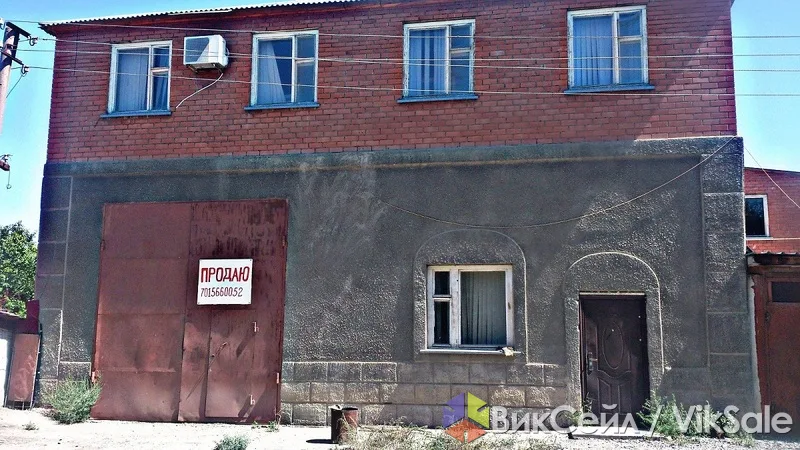 Два двухэтажных здания с СТО, общежитием и сауной