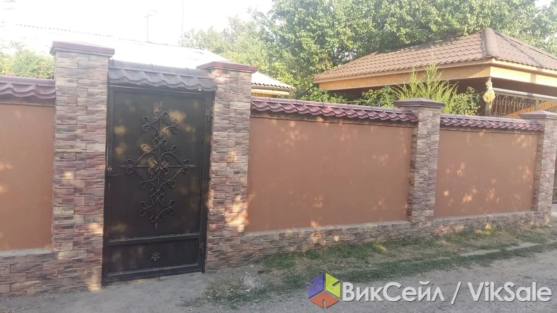 Дом 100 кв.м с центральными коммуникациями и баней