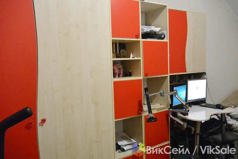 Детский гарнитур: стенка и кровать