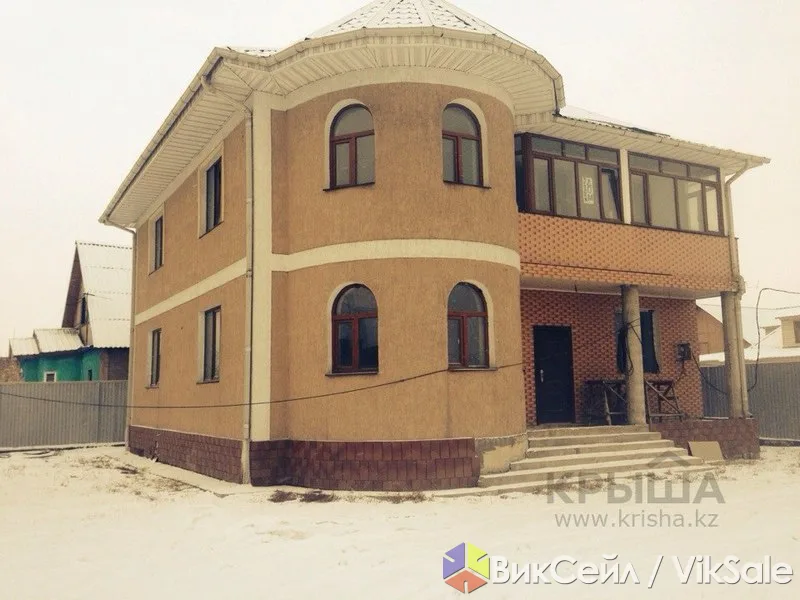 Сейсмостойкий кирпичный дом 220 м² в Алматы с баней и навесом