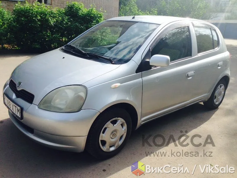 Хэтчбек 2004 года, автомат, серебристый — в отличном состоянии