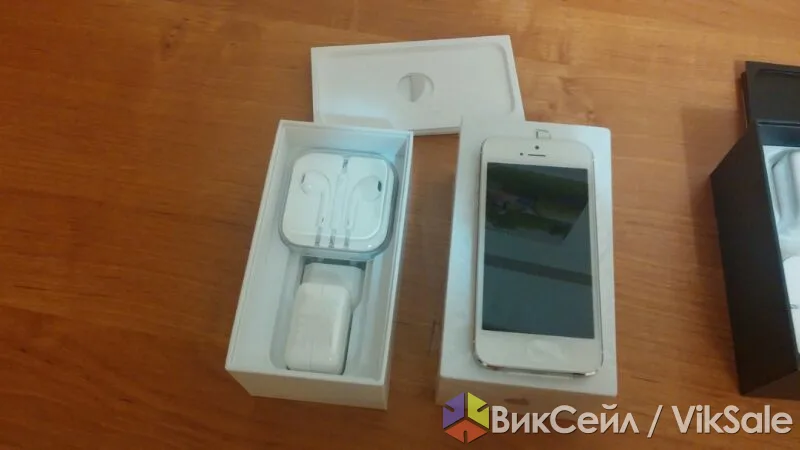 Оригинальные iPhone из Кореи — белый и чёрный