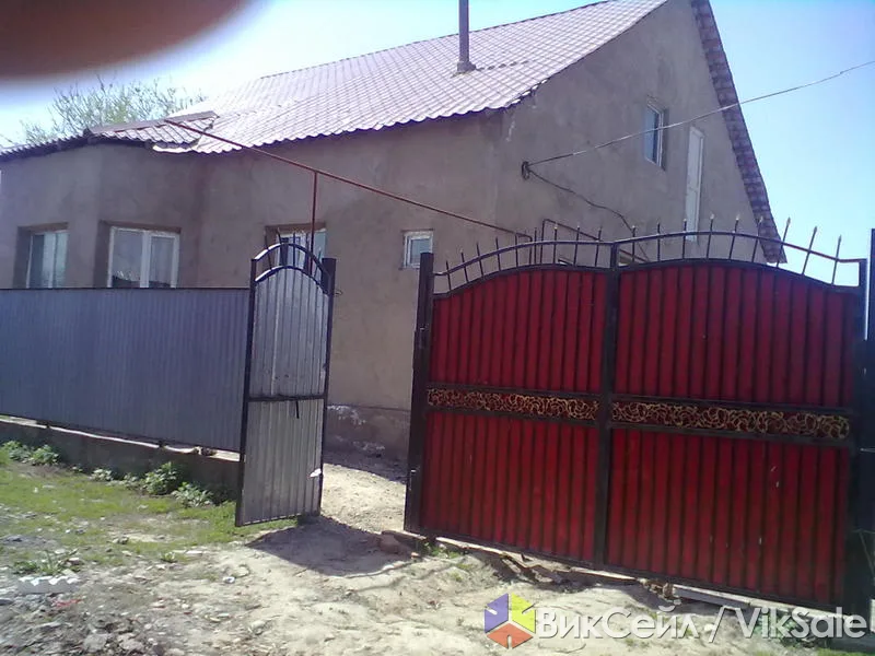 Дом из красного кирпича в поселке Алгабас, Алматы