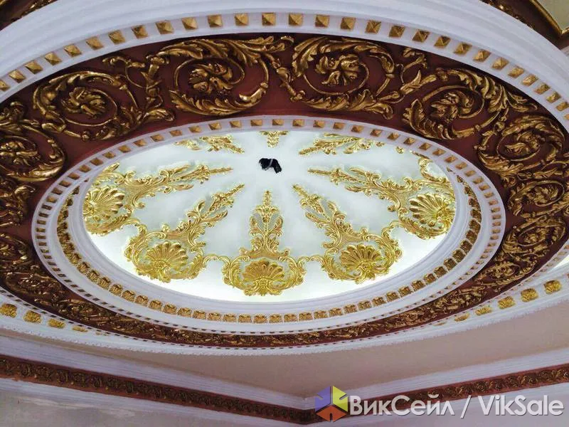 Художественная лепнина из гипса и травертина на заказ