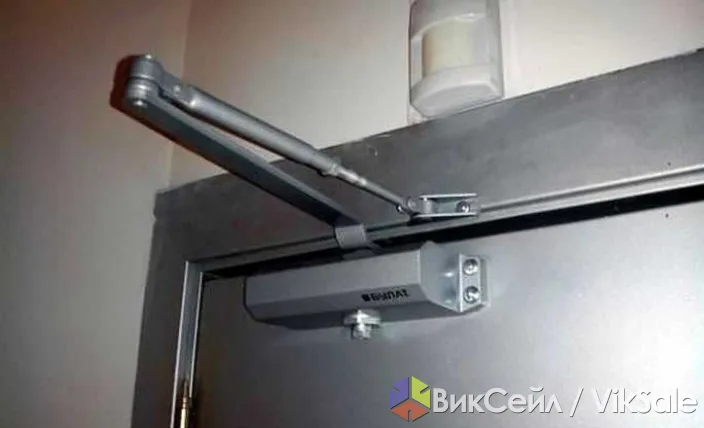 Установка доводчиков для дверей — аккуратно и с гарантией