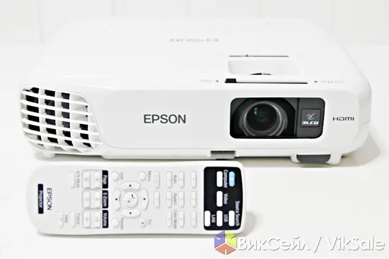 Проектор Epson и автоматический экран 3x3 м